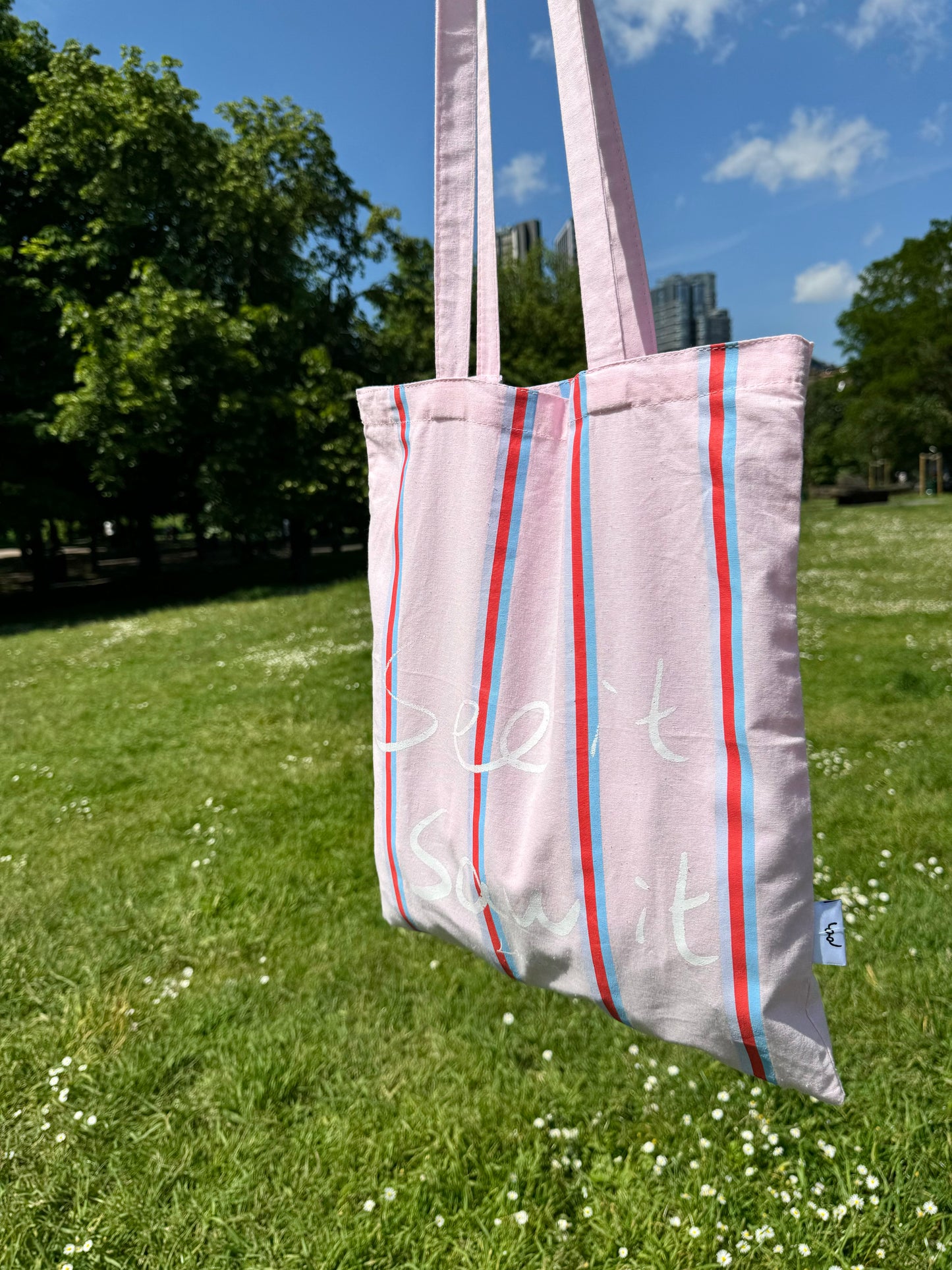 See it Saw it Tote Bag - Vienna Pink